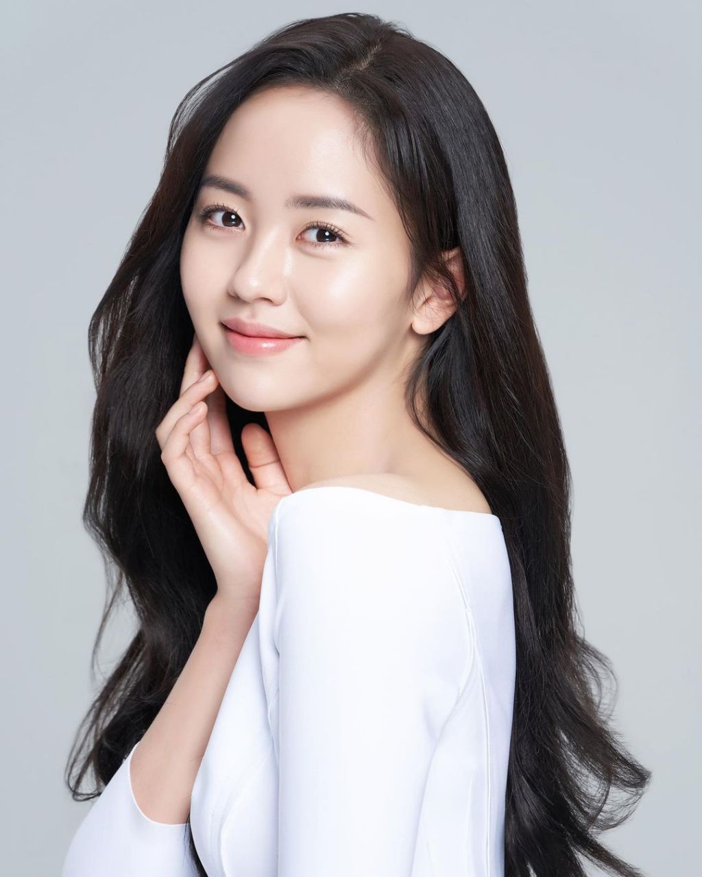 金所泫 so-hyun kim,韩国演员,代表作品有《拥抱太阳的月亮》,《屋塔