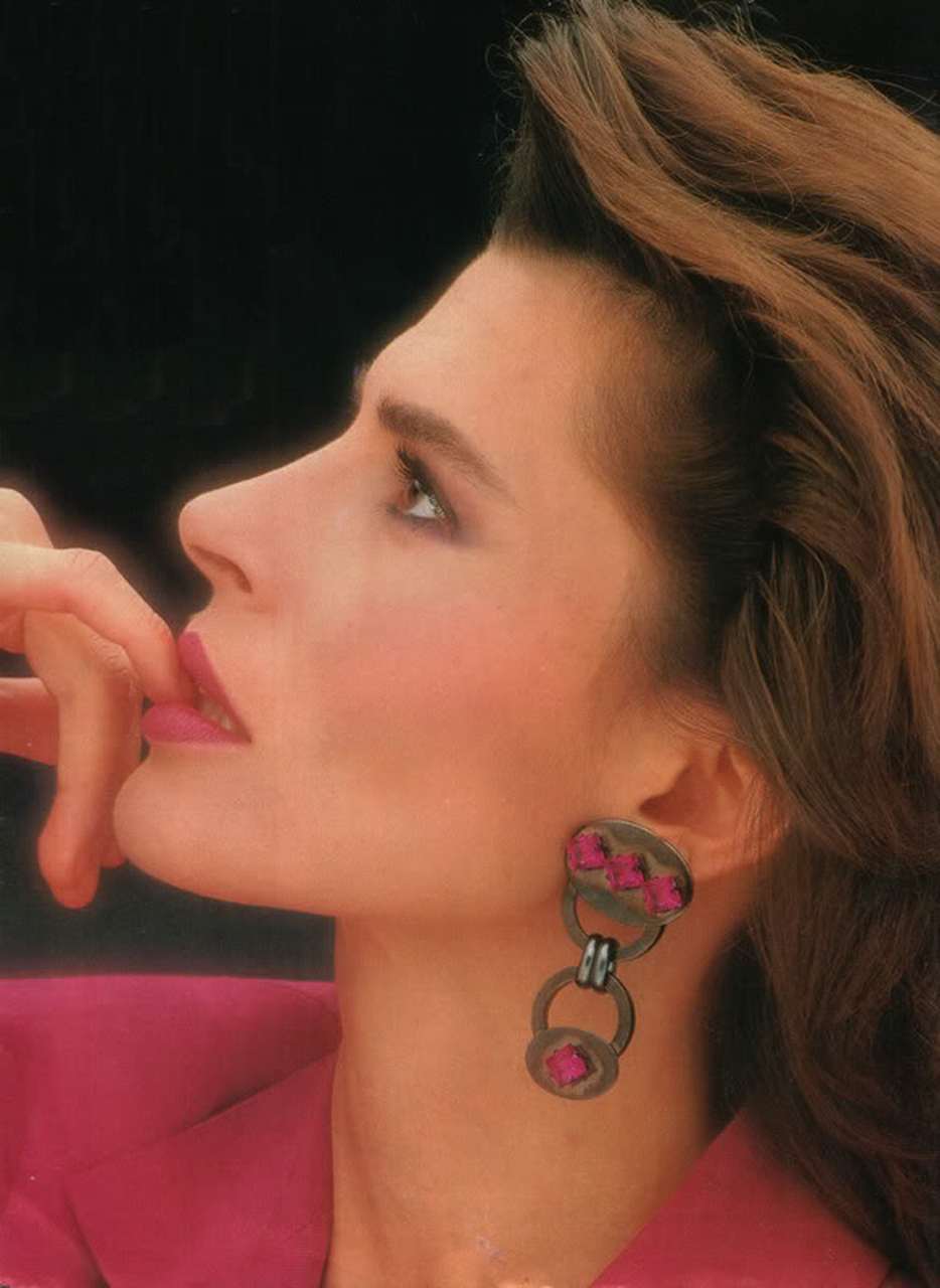 芬妮·阿尔丹 fanny ardant,法国演员,代表作品有《年轻的情人们》