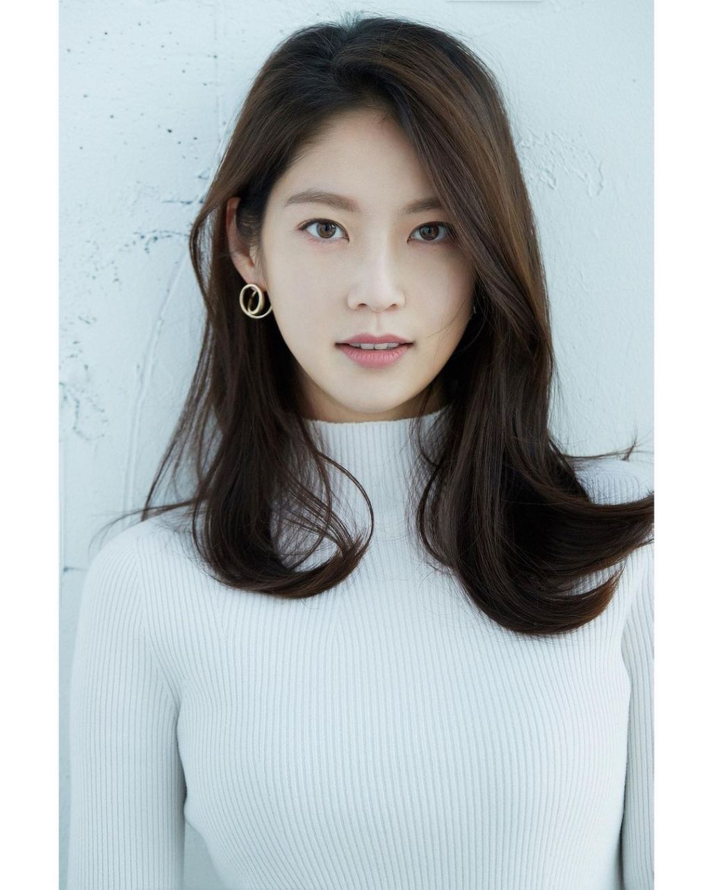 孔升妍 seung-yeon gong,韩国演员,选秀出道,代表作品有《独自生活的