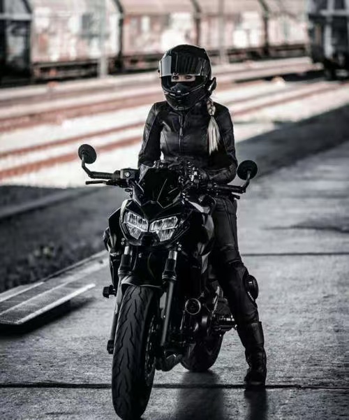 职场# 我26岁的四川女孩,昨天领导叫我,让我上楼找他交接工作,我刚