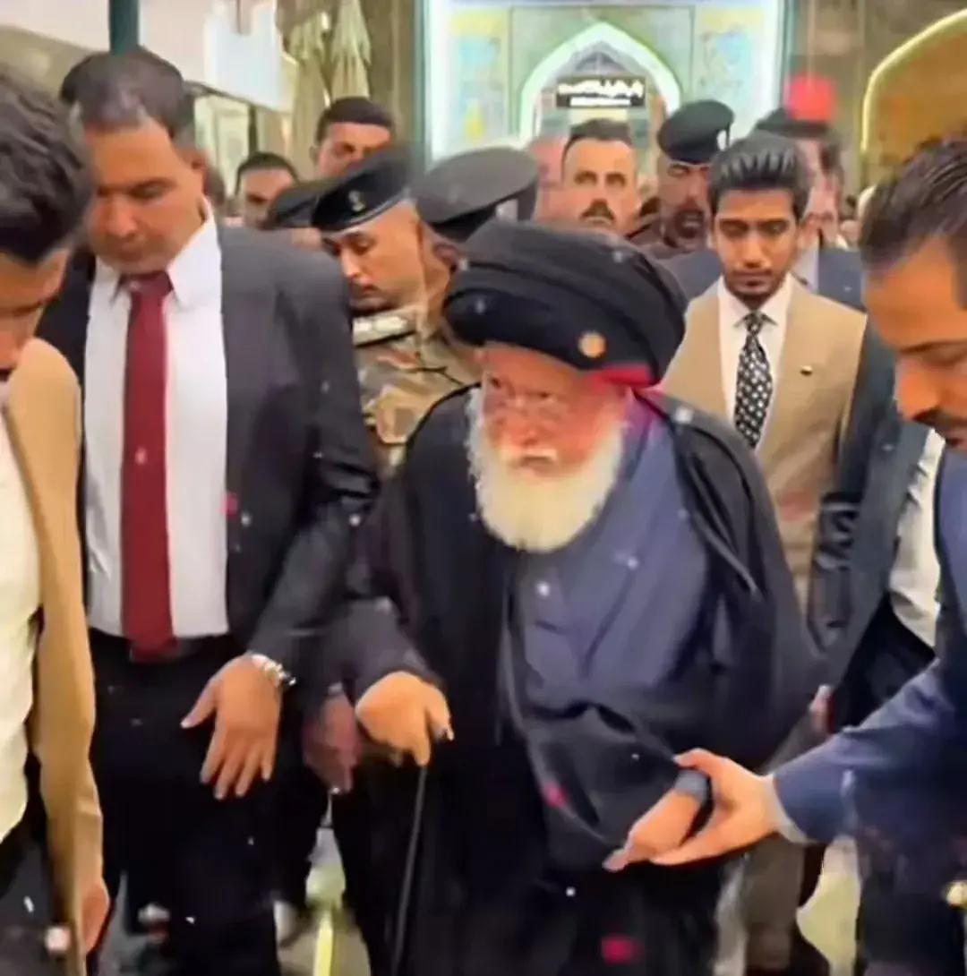 看看人家柬埔寨的韩桑林亲王90多岁还腰杆笔直行动自如不坐轮椅不
