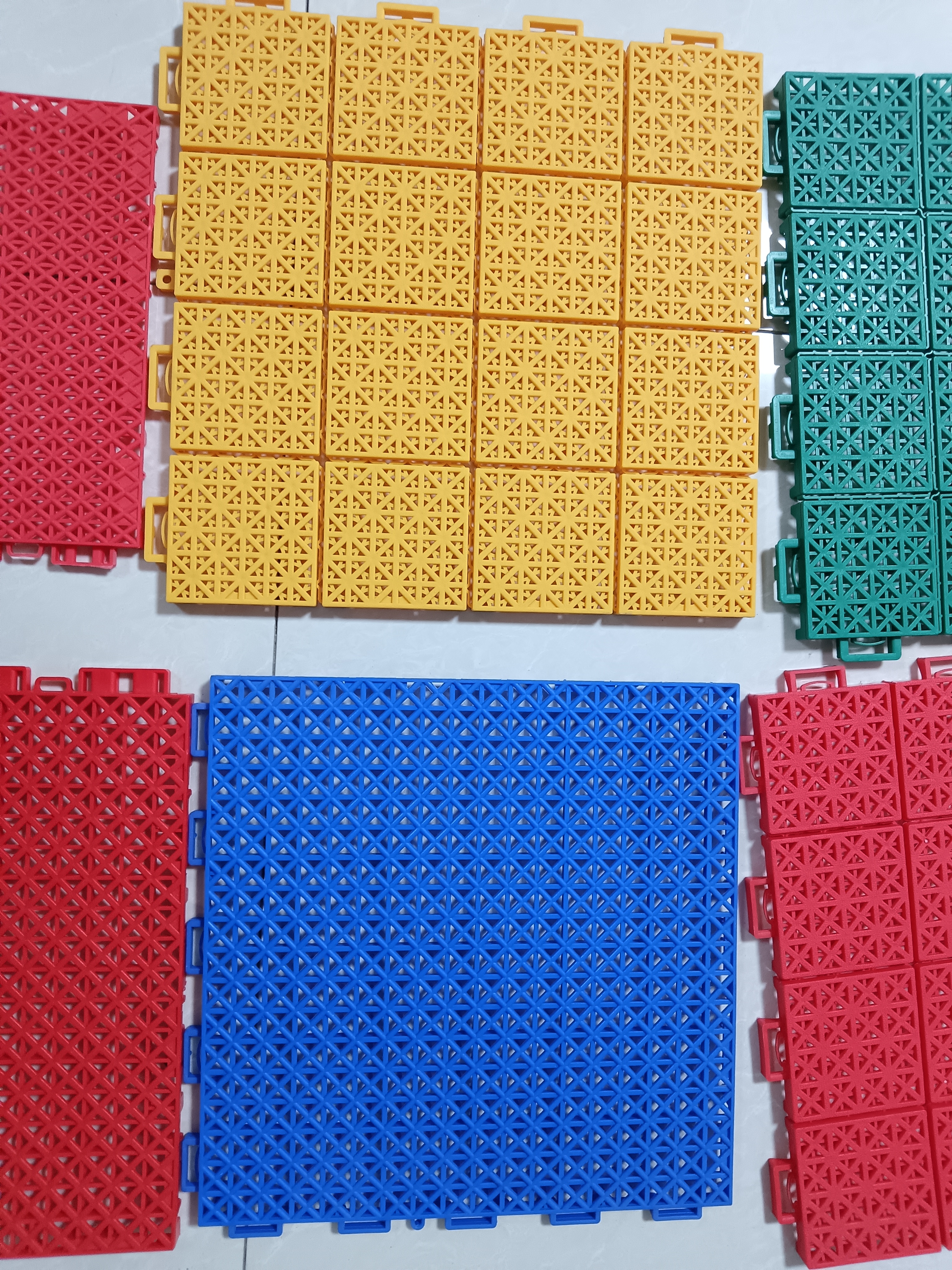 河北久圳悬浮拼装地板,作为儿童教育领域地面材料的一次革新,专注于为