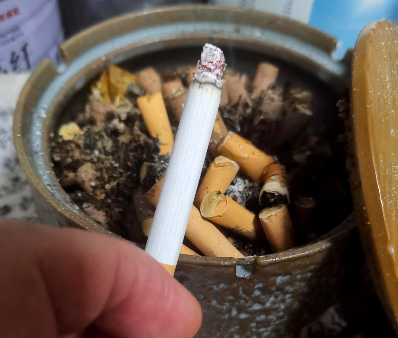 一旦觉得自己不想再抽了,基本上是快要生病了;如果他们又重新燃起烟瘾