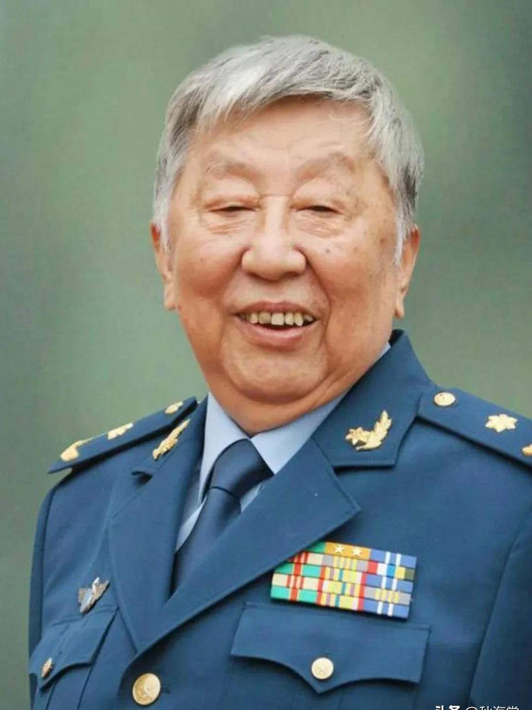 老艺术家阎肃的家庭情况 1女儿阎茹现年61岁是一名桥牌大师桥牌