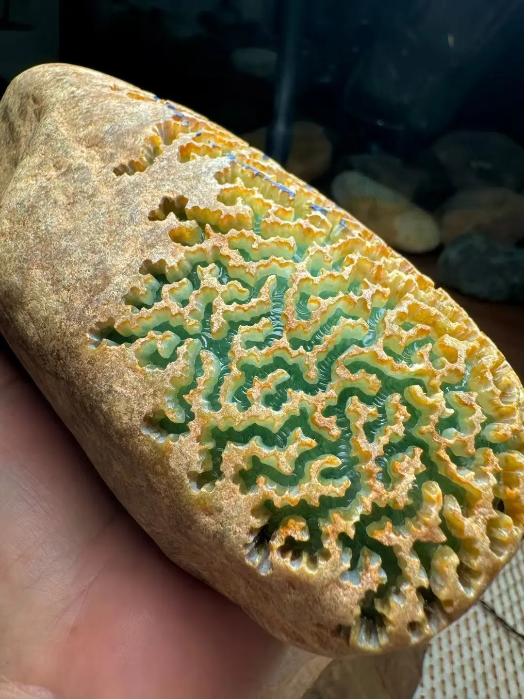 翡翠原石#这块翡翠原石,质地坚硬,表皮上有着如同水墨画般的纹路