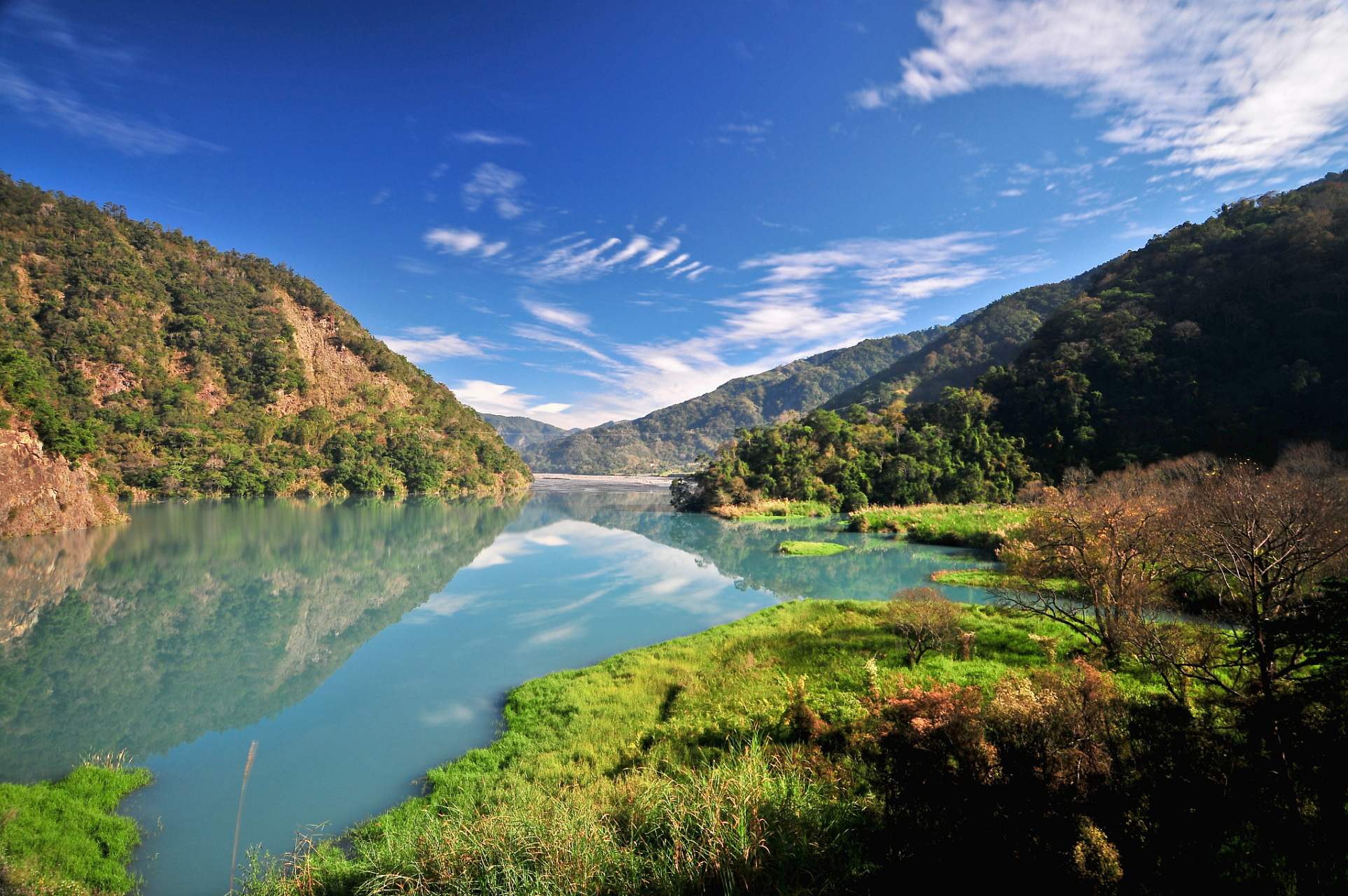 文县天池,这颗镶嵌在陇南市文县以北95公里天魏山之巅的璀璨明珠,以其