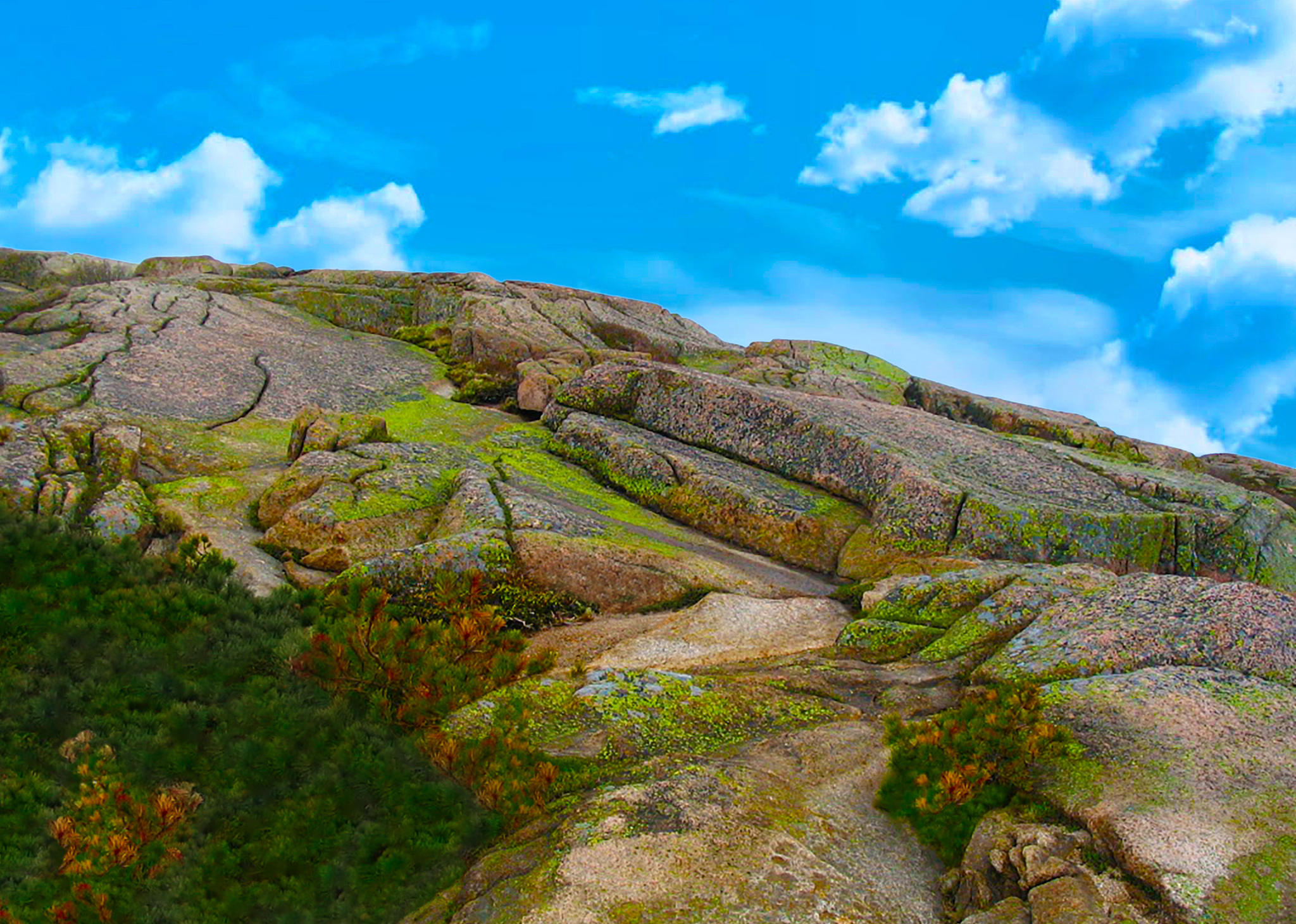 这里的石峰因红褐色而得名,错落有致,巍峨壮观