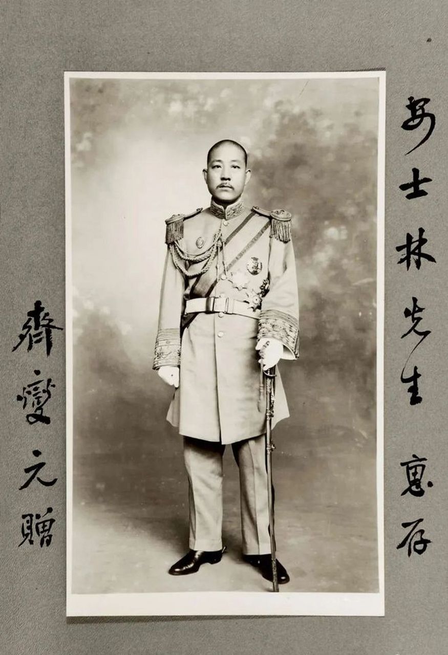 席间,吴佩孚突然向上海护军使何丰林责问起前江苏督军李纯的死因.