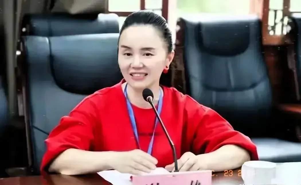 你怎么也想不到,这位"提裤子不认人的"副县长竟然出自宁乡市一所中学!