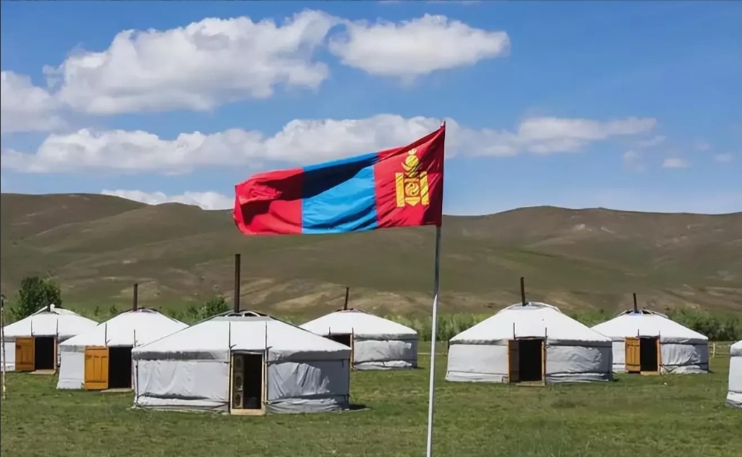 盲目跟随苏联,抛弃蒙文,抛弃藏纯佛教,还骂他们的老祖宗成吉思汗