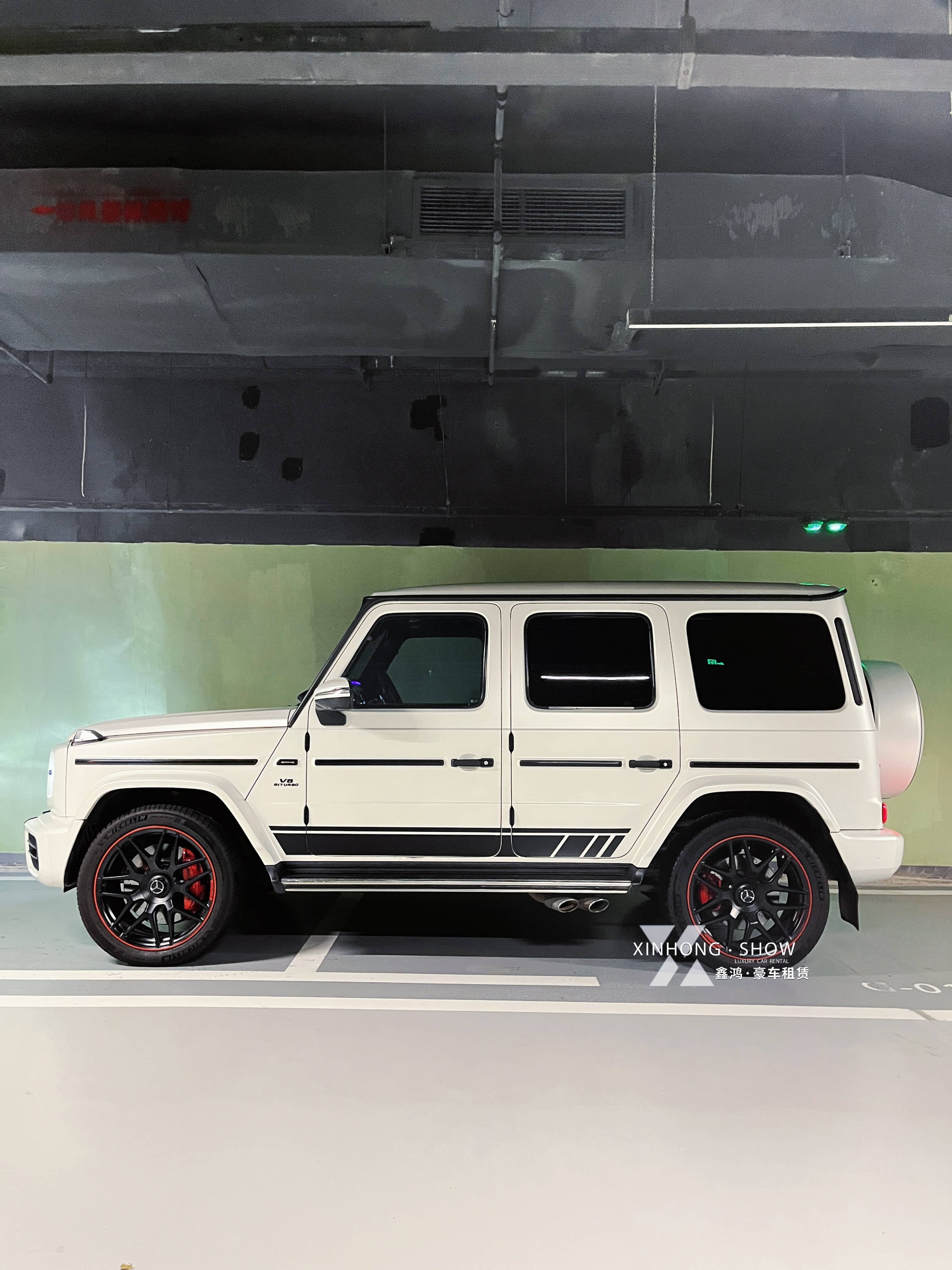 白色奔驰g63,驰骋都市的优雅猛兽