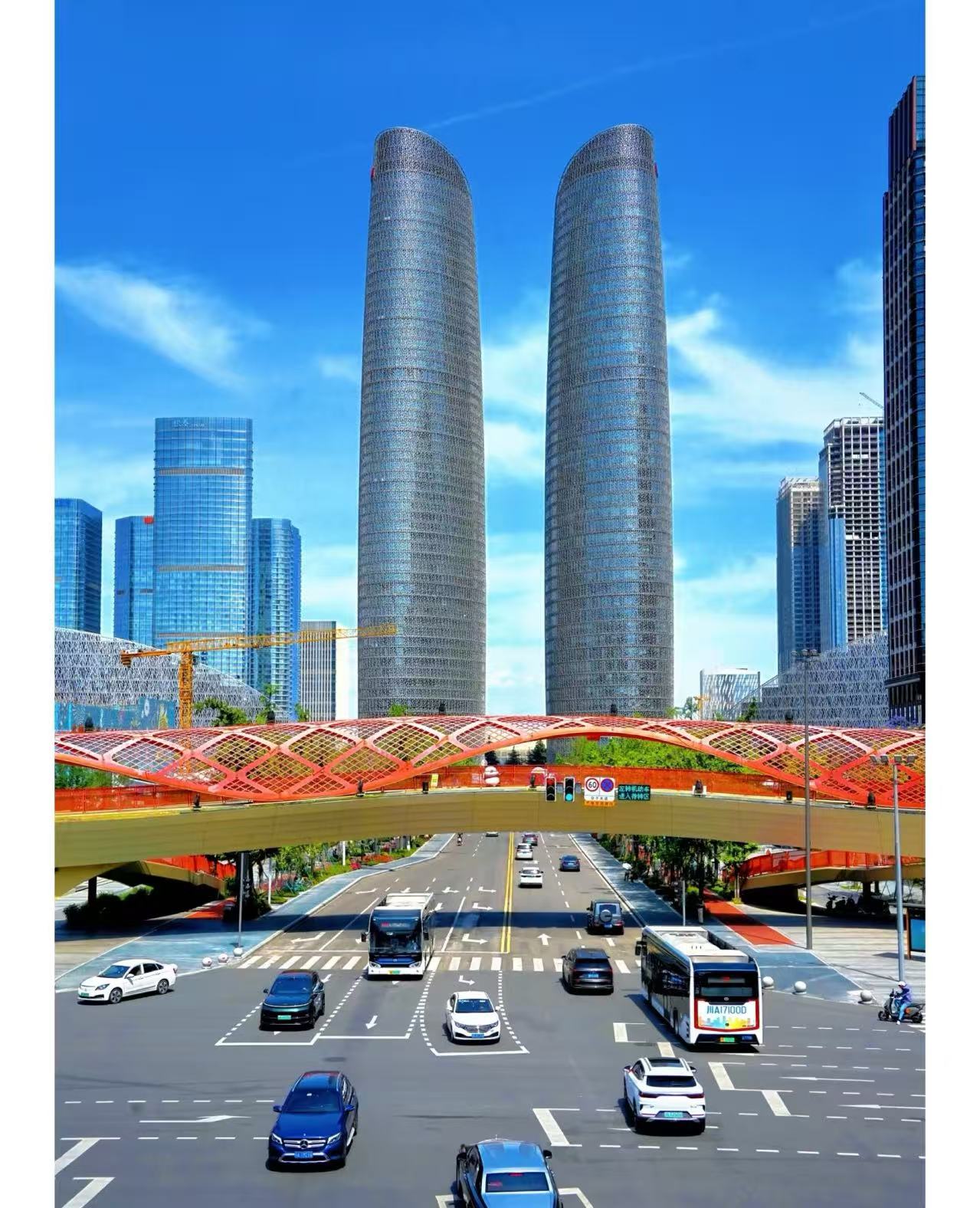 双子塔作为成都的新地标建筑是旅游必打卡的景点之一
