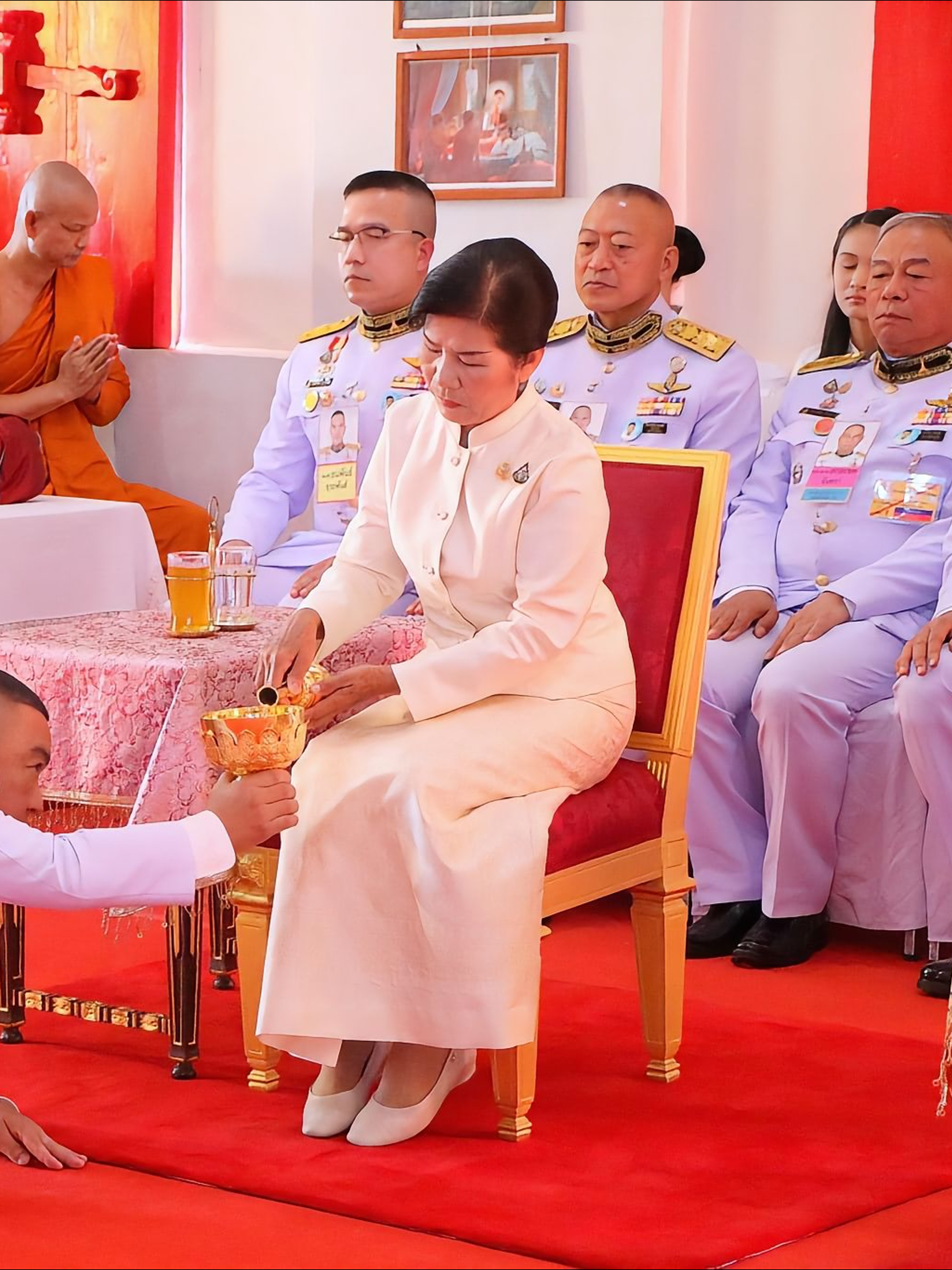 诗妮娜在德国照顾提帮功,皇家公务交给母亲 2024年11