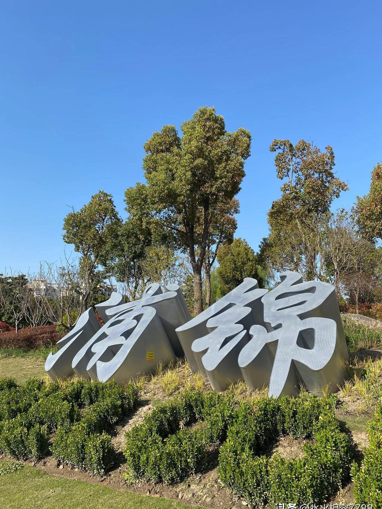 我们姐妹三个中姐姐最瘦,只有92斤,妹妹106斤,我108斤