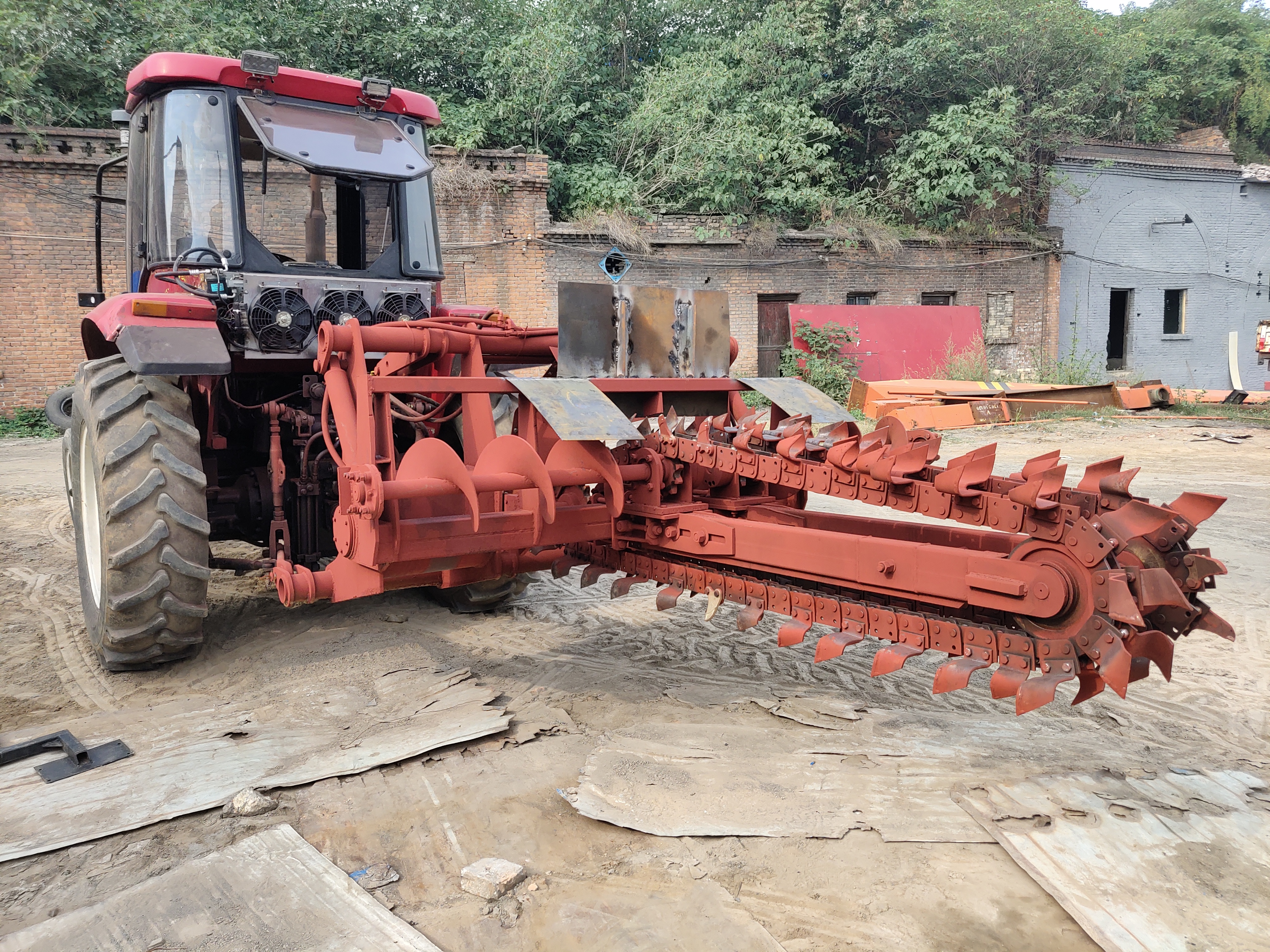 大型链条开沟机# 农田链条开沟机,水利工程开沟机,高标准开发区管道