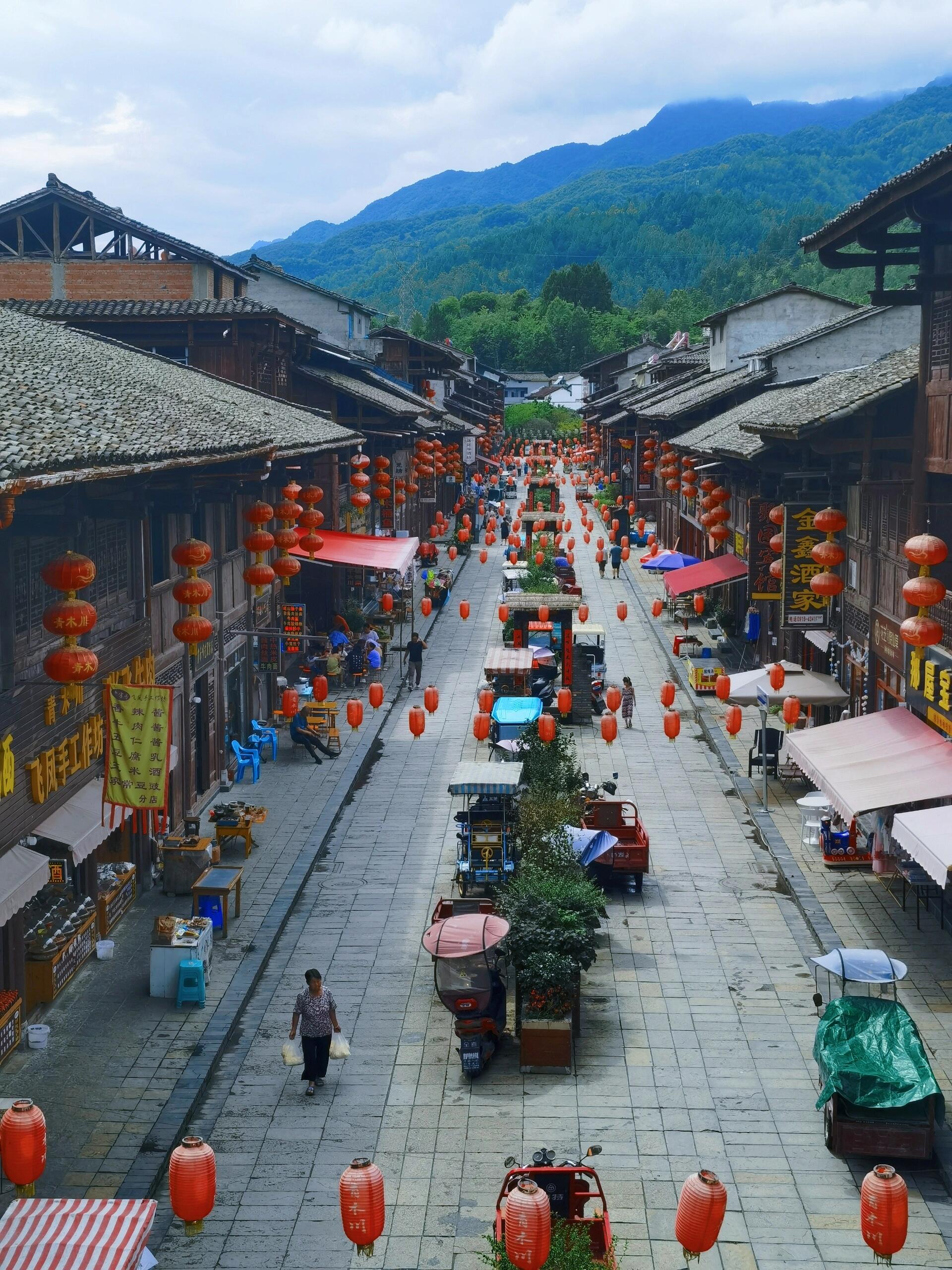 汉中市十大旅游景点探秘:一场穿越时光与自然的旅程  汉中,这座位于