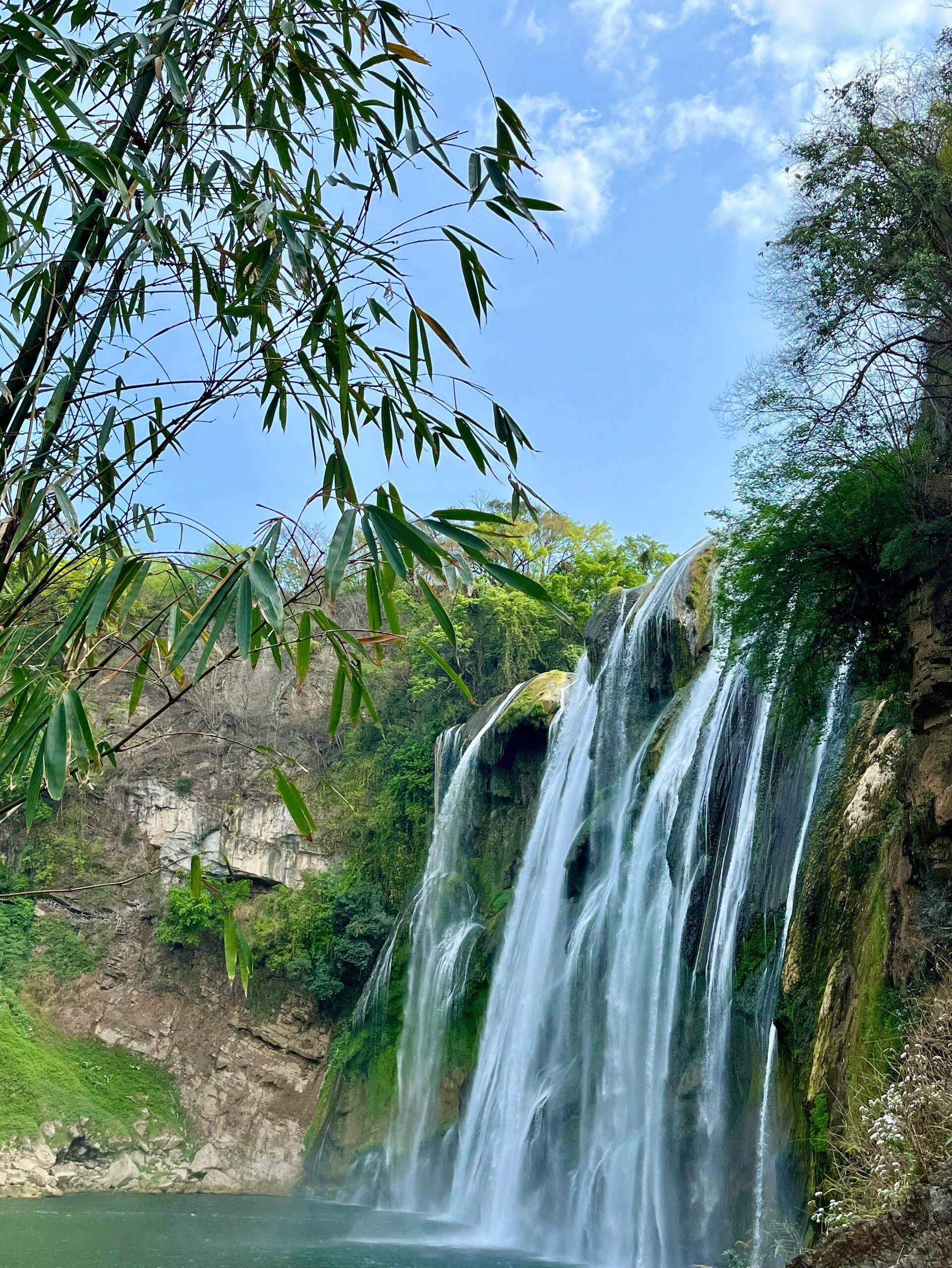 贵州旅游的最佳时节:探寻贵州的最佳旅行月份  当谈及贵州,许多人脑海
