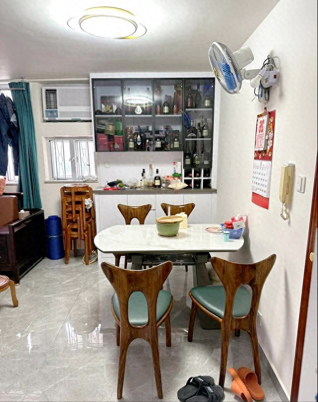 房子虽然只有55平,但布局为三居室,满足基本生活需求.