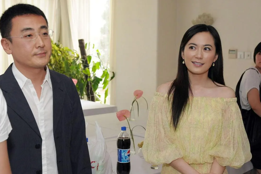 52岁俞飞鸿:还没结婚!与窦文涛"闺蜜"20年,私生活不是问题