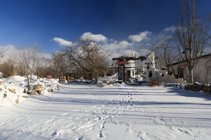 银川贺兰山雪景图片