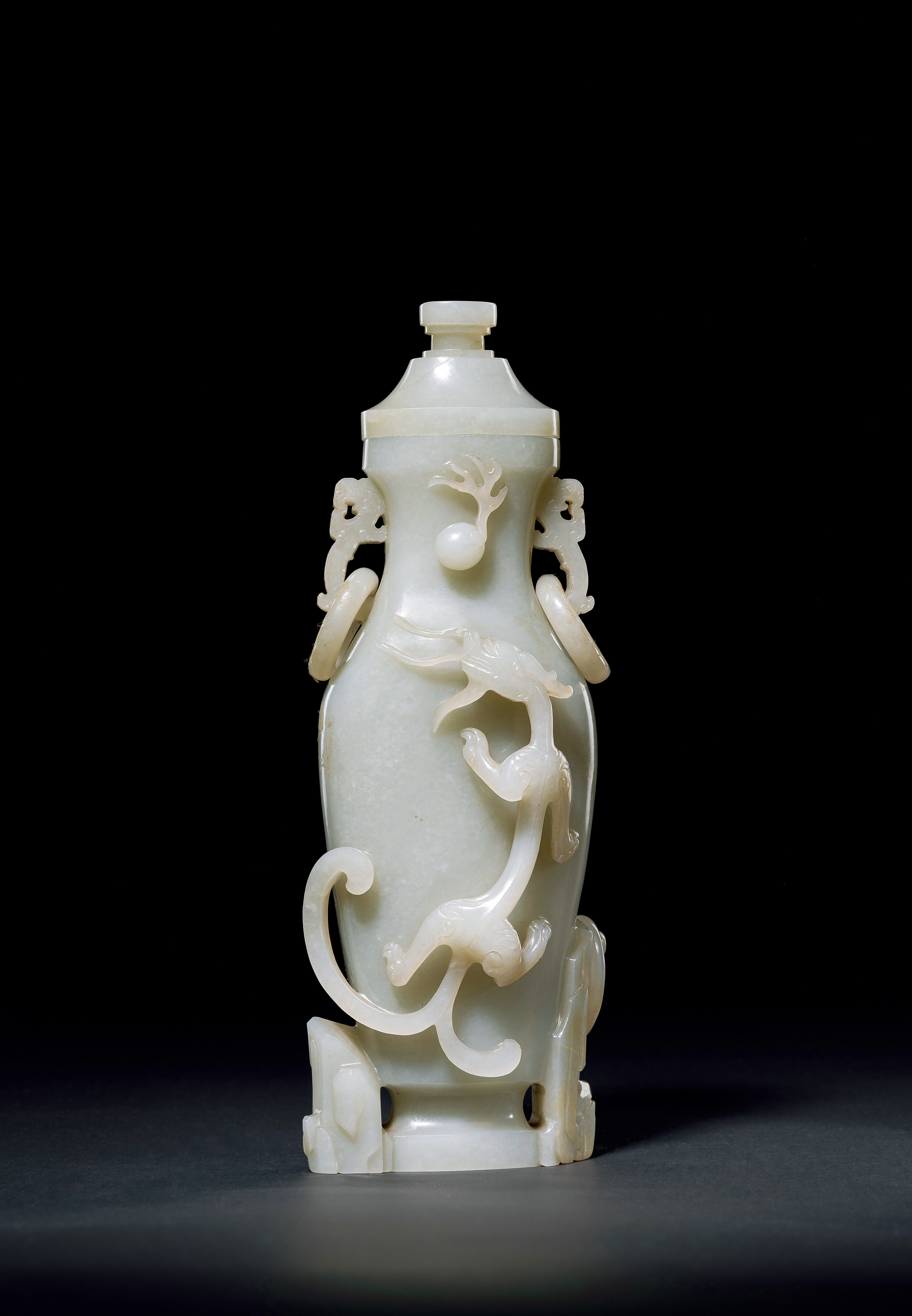 清乾隆 玉雕螭龙双环耳瓶