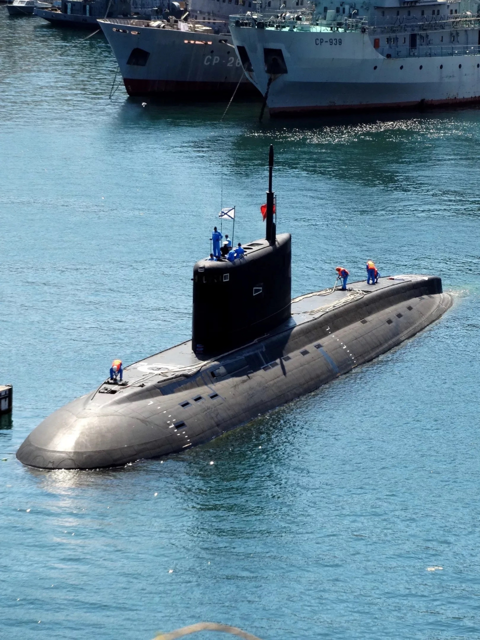 基洛级常规动力潜艇,圆滚滚的造型