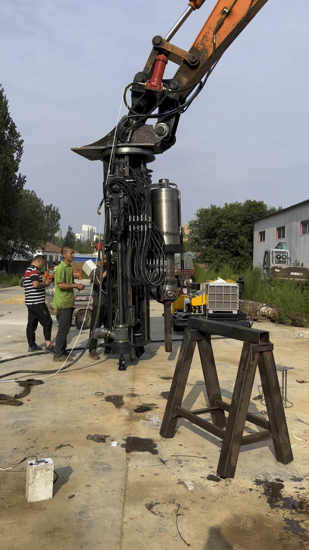 大型钻裂一体机矿山岩石开采打孔胀裂一体机