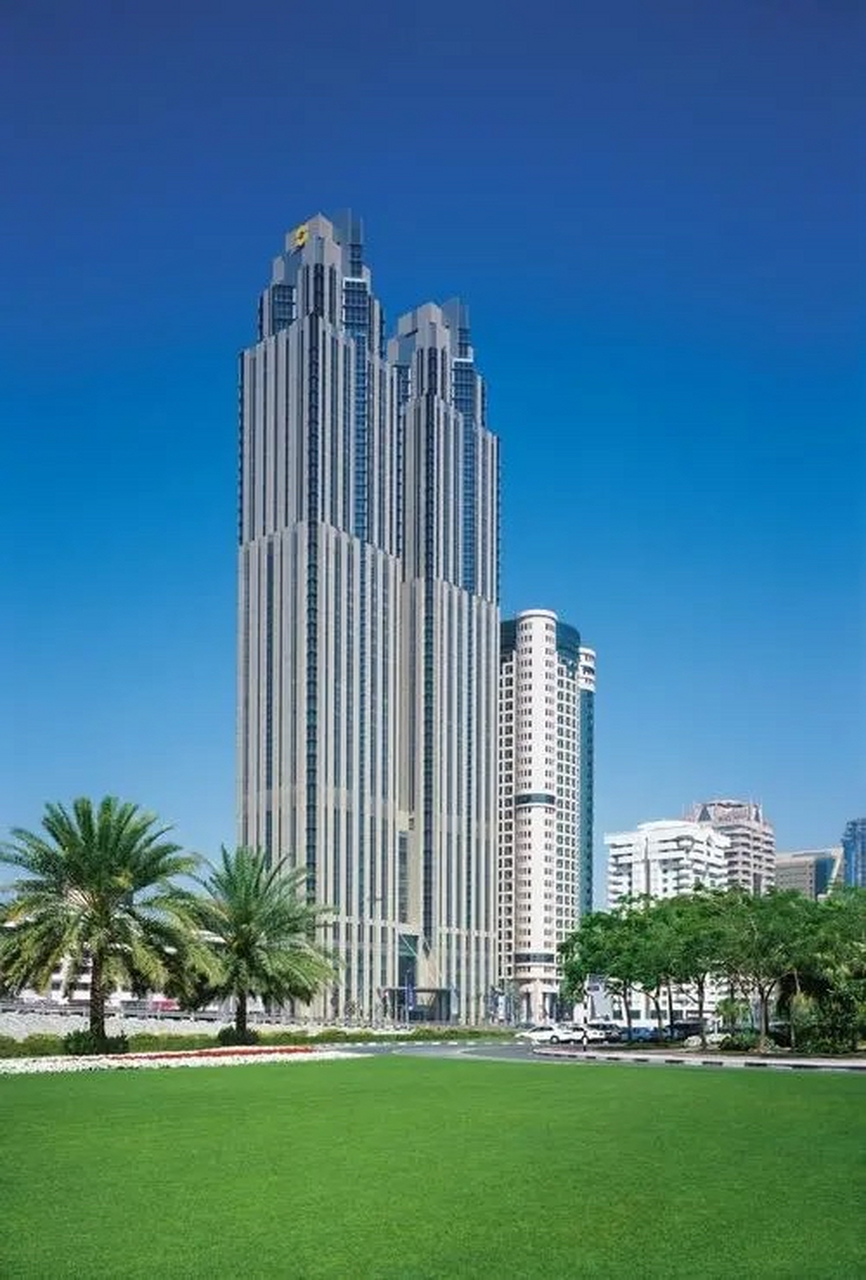 服务: 提供酒店预订服务 承诺比本人预定便宜10%-15% (具体根据预定