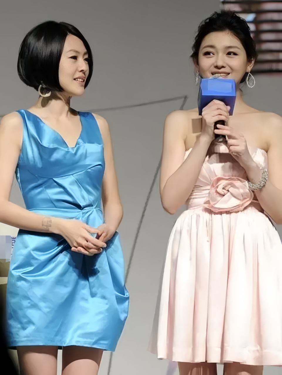 大s和小s都拥有漂亮性感的特质,两人的穿衣风格截然不同.