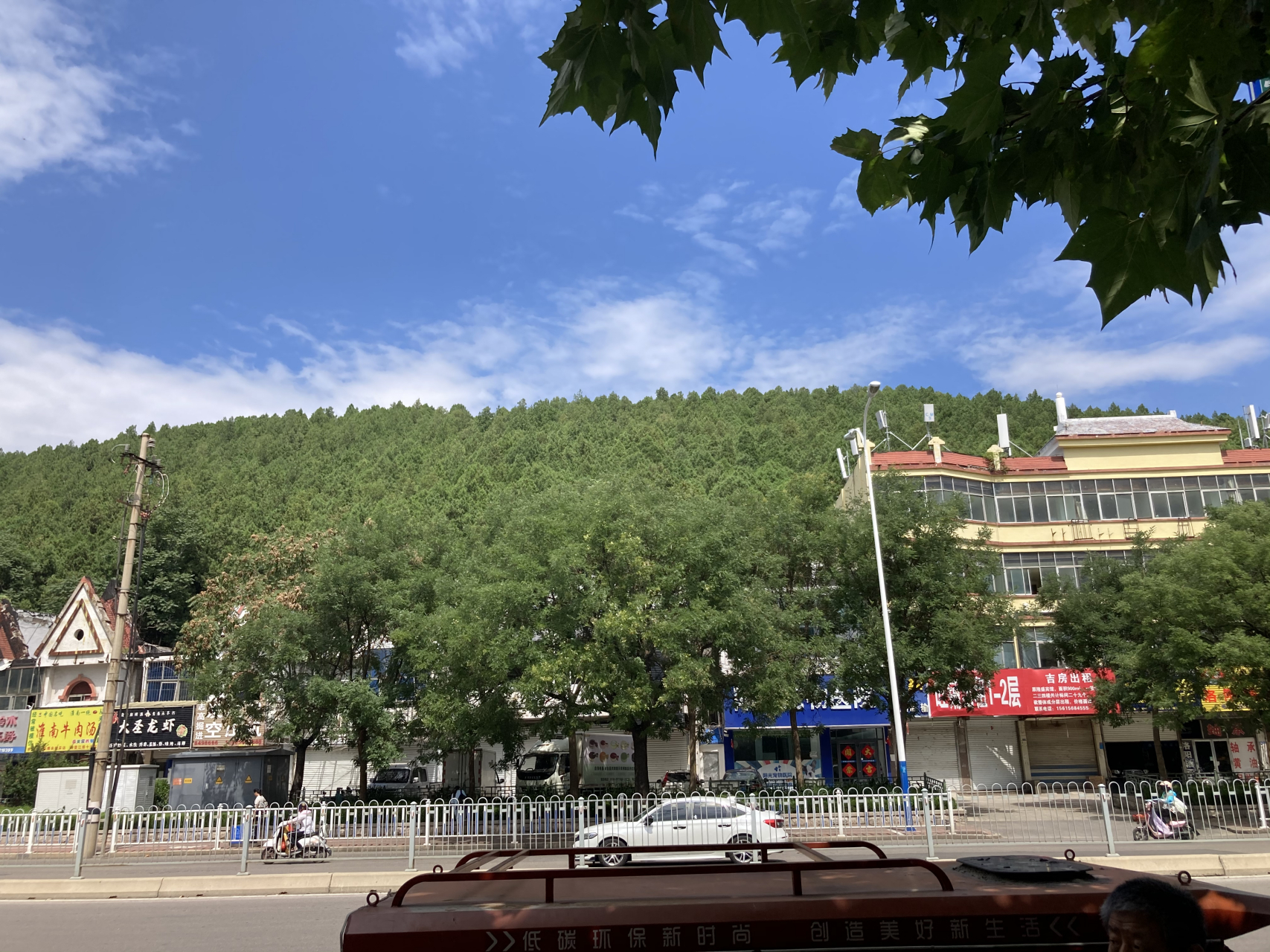 泰安蒿里山(社首山已经炸毁,蒿里山一片狼藉)