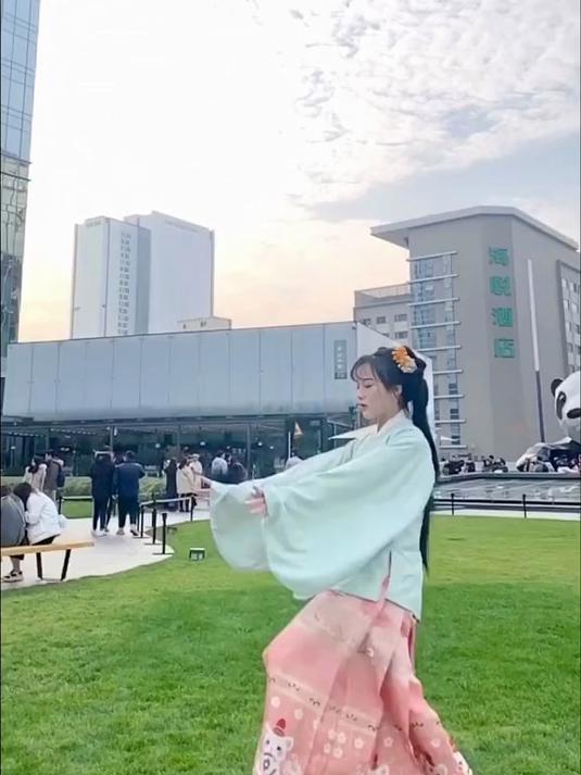 一字马 汉服 @抖音小助手 当一字马遇到汉服