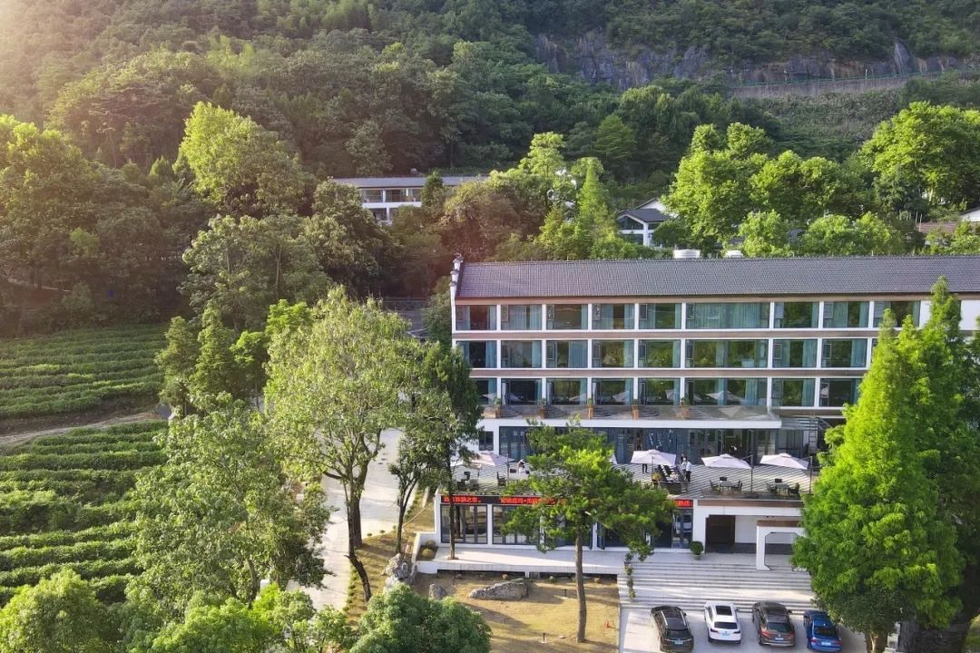 鹿女湖边一家民宿的晚餐,很有感觉 浙江金华的鹿女湖,位于金华山