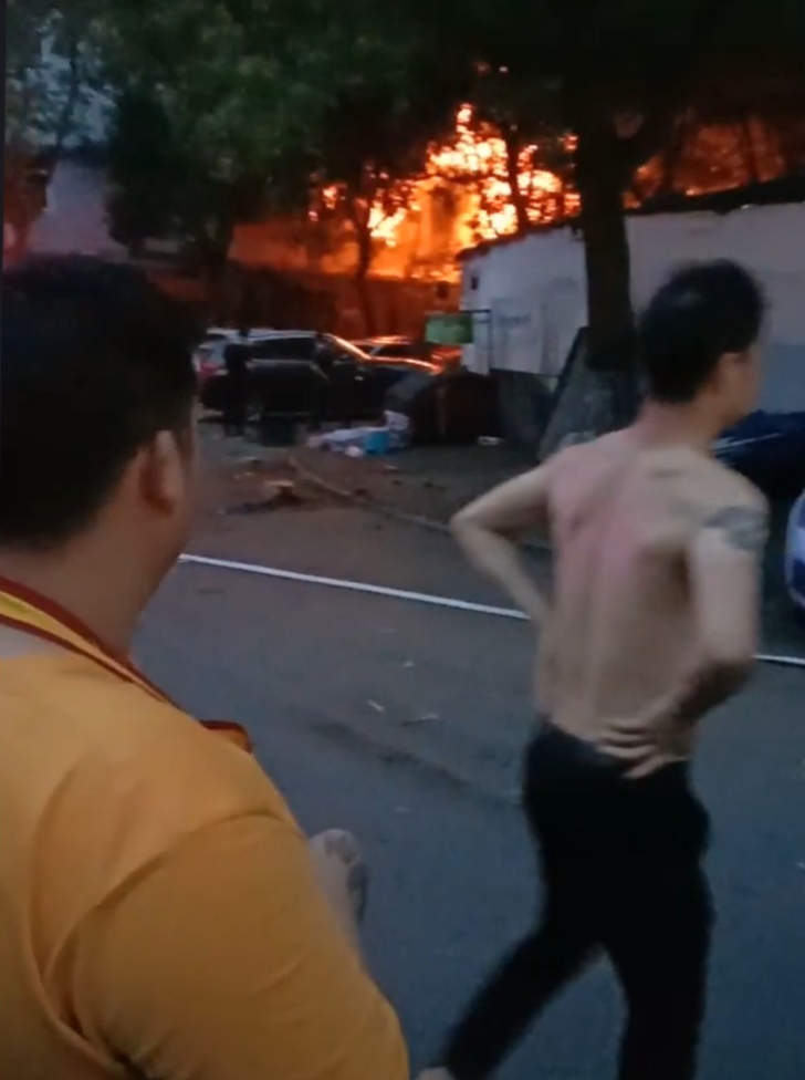 宁波慈溪观海卫镇一家火机厂发生大火并有爆炸声传出