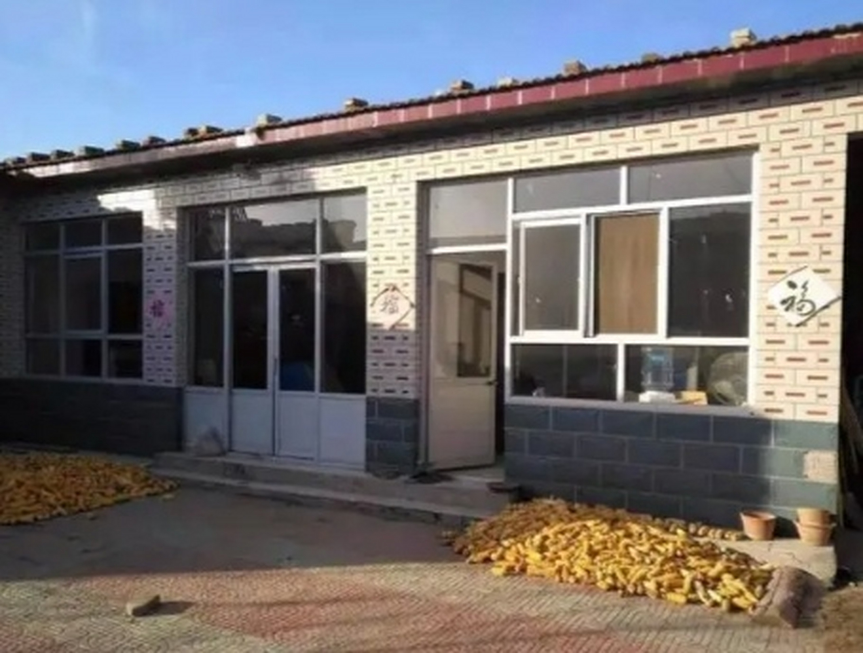 林林他爸爸请包工头给他核算一下盖五间前出厦的费用,领头说得十