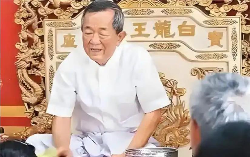 虚构:白龙王生平:预言香港艺人命运,与749局合作,直至生命终点