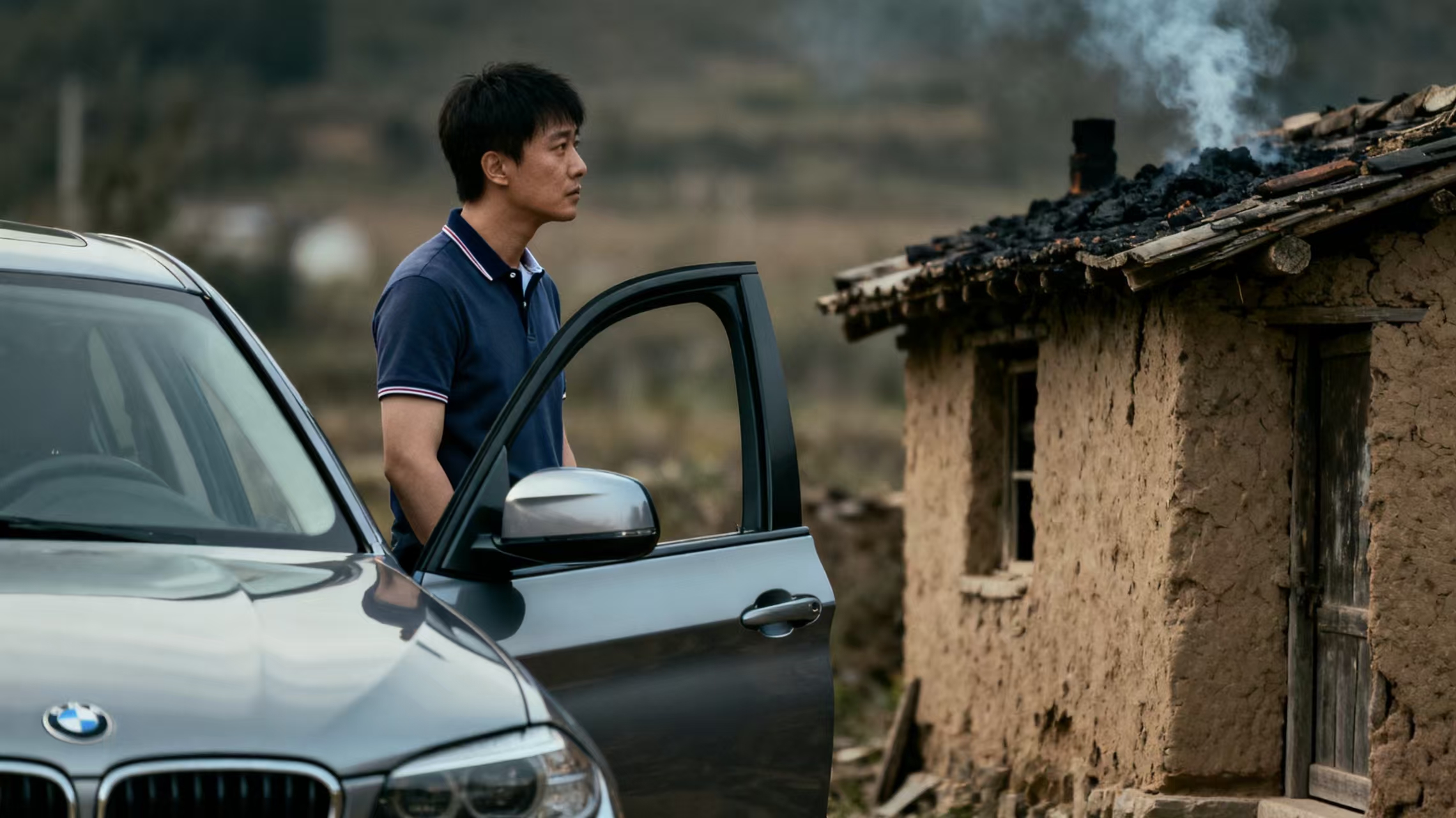 37岁富豪回村,月入5300的谎言被当众拆穿,十二年前那桩旧事,才是他不