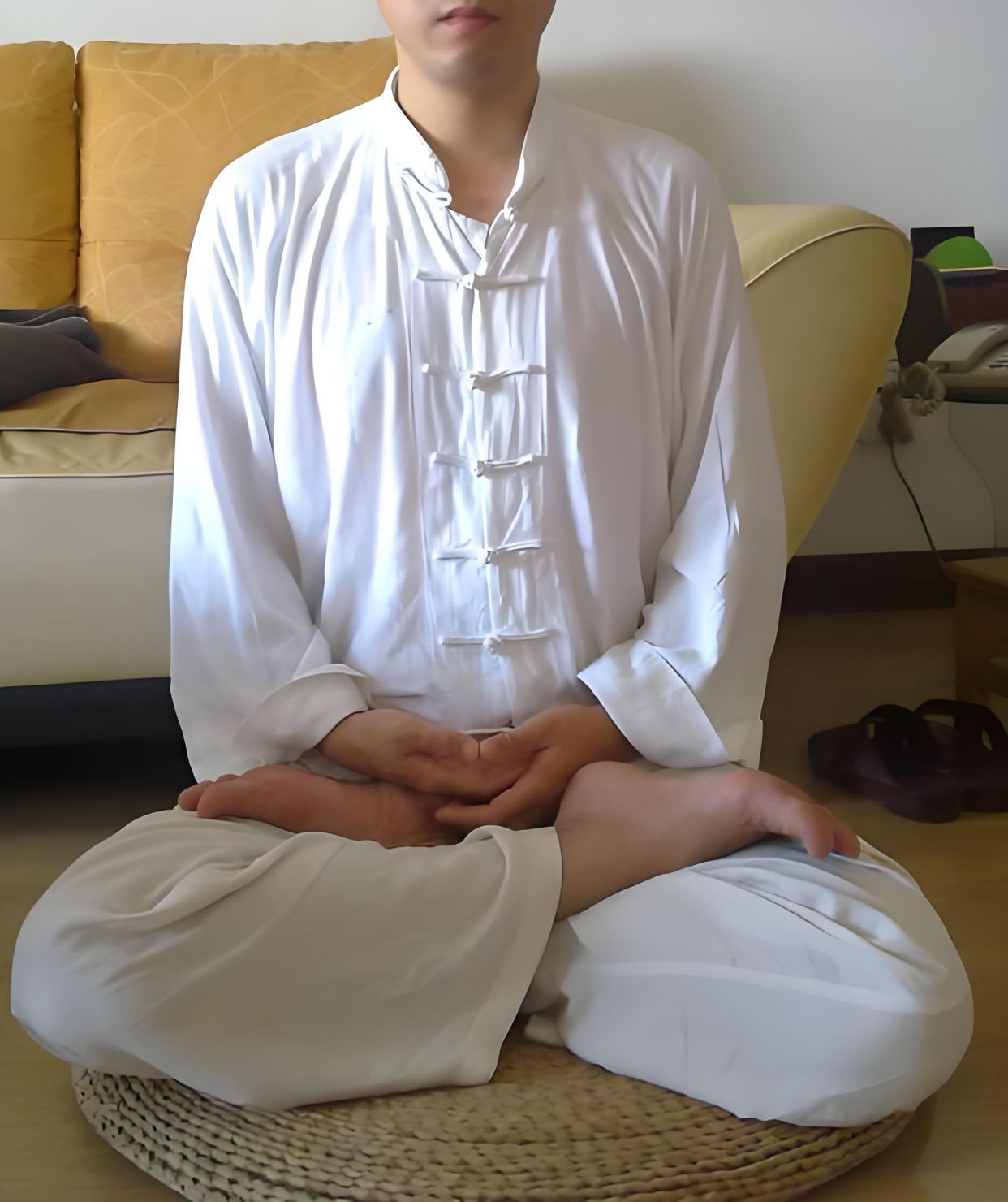 打坐姿势隐藏的一个细节,究竟右腿还是左腿在上?决定你修行深浅