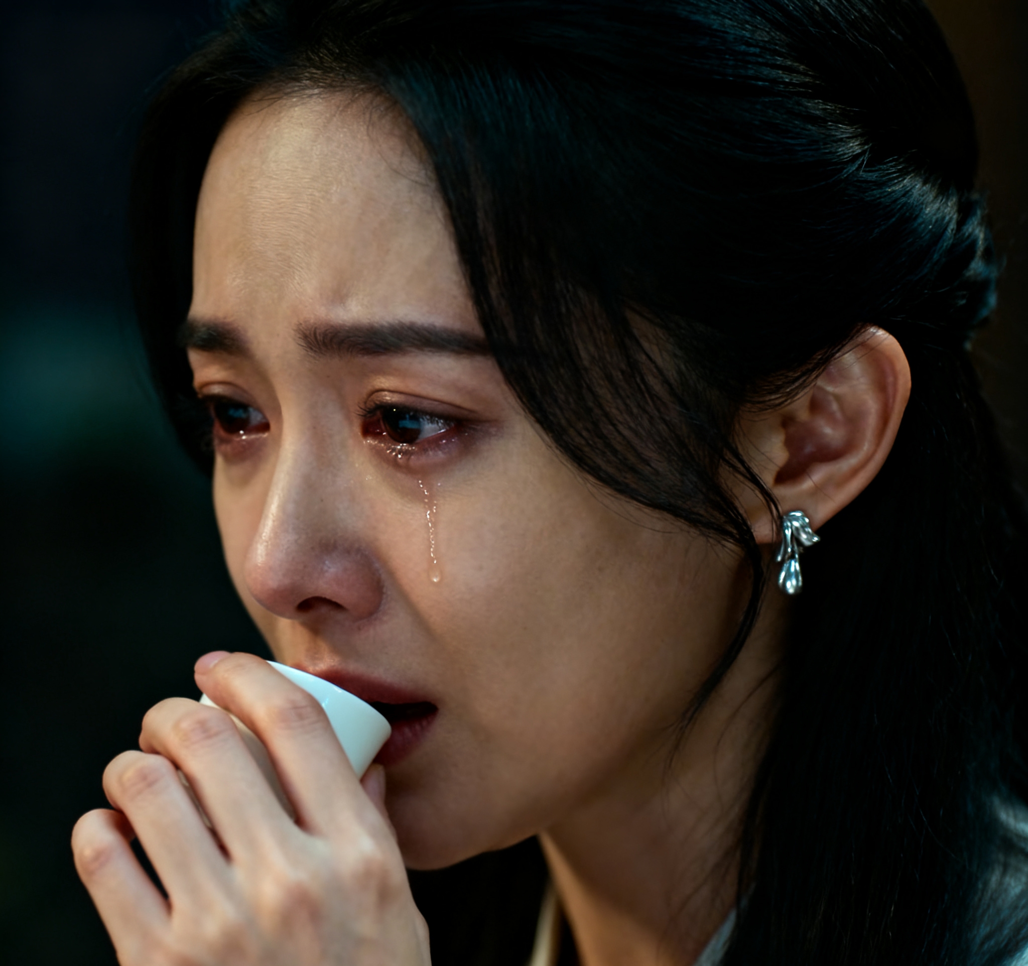 瞒着老公两年转给弟弟19万,丈夫翻开手机后净身离婚