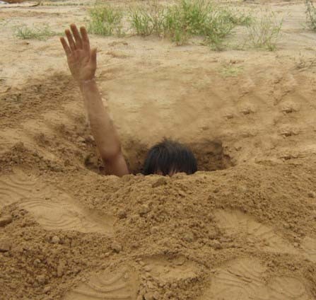 12年云南男孩不写作业被父亲打晕活埋,生前哭喊:爸爸不要