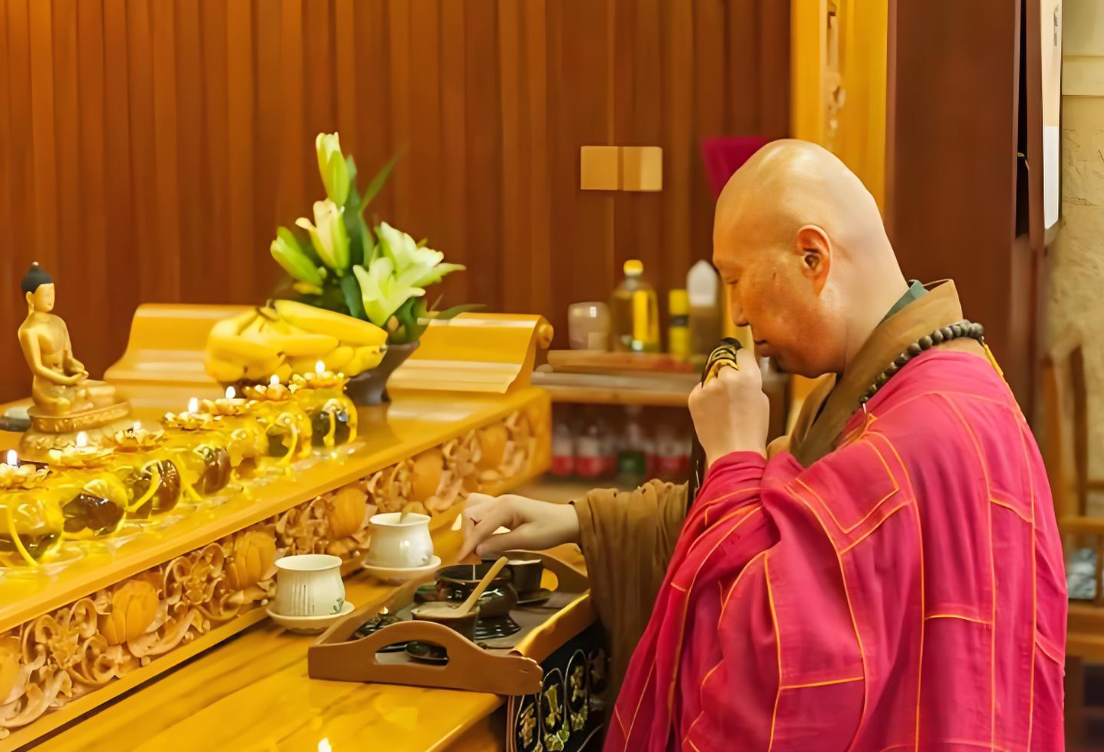 怎么上寺庙请僧人超度-怎样请寺院的和尚做法事