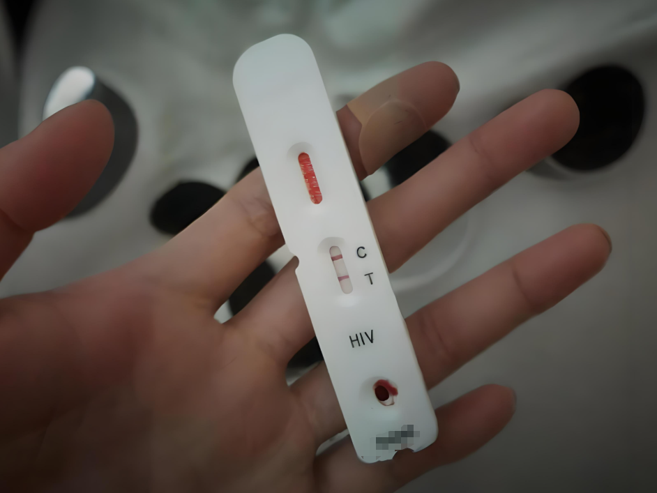 南京一18岁女孩"成人礼"当天收到一份报告,打开一看让她坐不住了:hiv