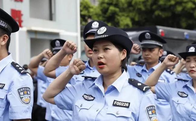 连云港灌南女辅警图片