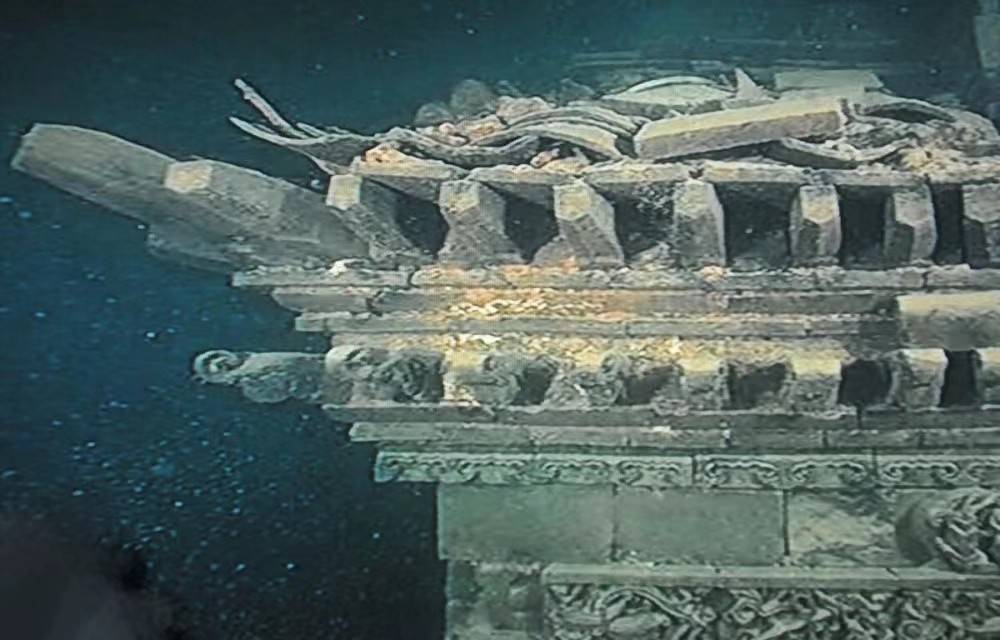 故事:92年抚仙湖底现千年尸林,因灵异事件引起749局重视