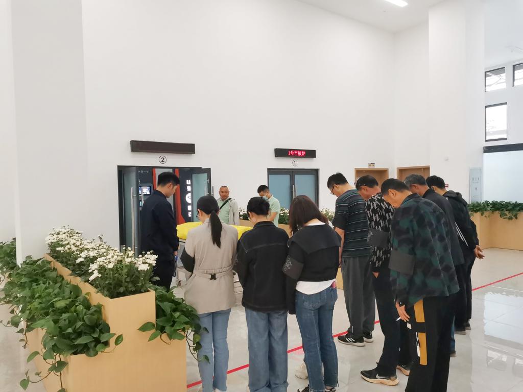 故事:殡仪馆烧尸人:一具遗体最少卖八千块,年轻的卖得更贵
