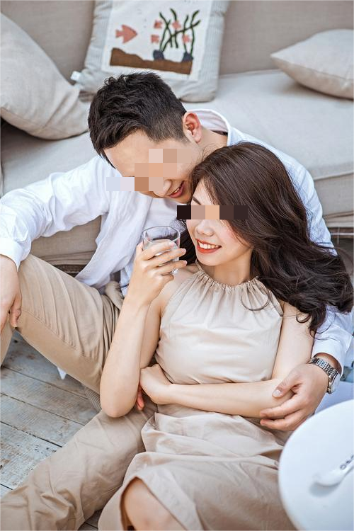 妻子长得像我领导初恋,我出差提前回来,竟撞见两人约会场面