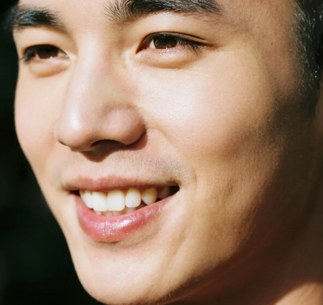 高僧讲面相:男女生的虎牙含义为何不同?命运有何不同