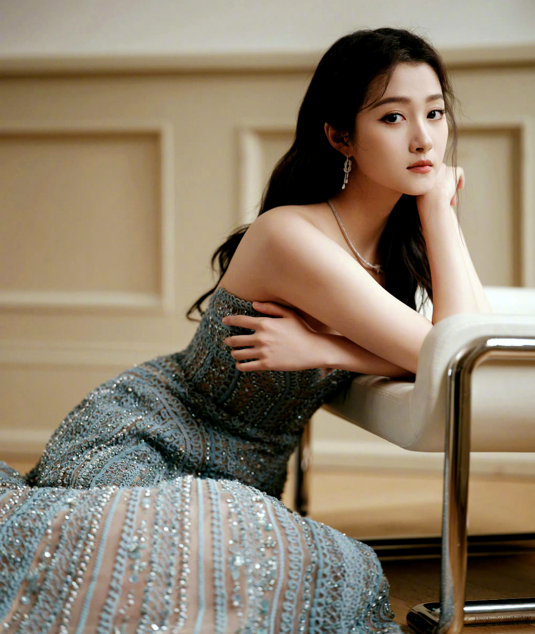 关晓彤是从哪部剧开始进入大众视野的?