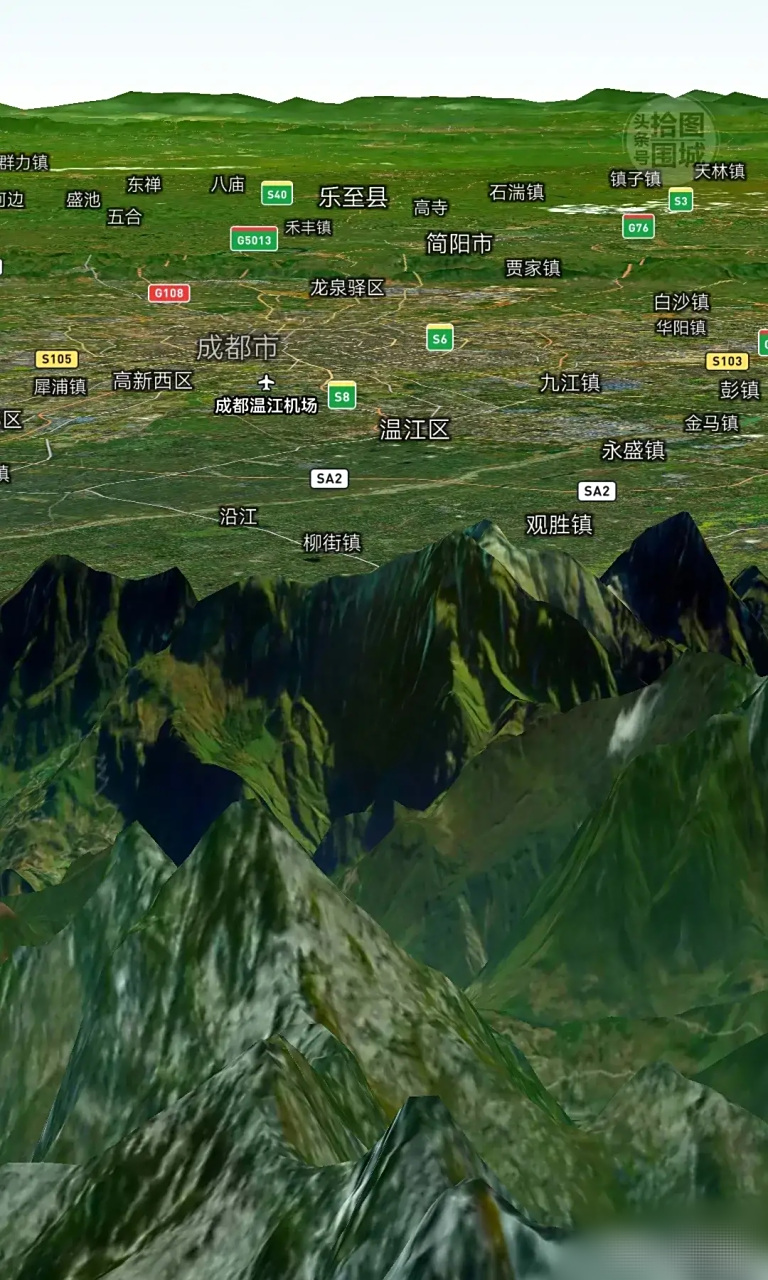 从川西高原山脉上看成都平原及周边,巍峨壮阔,有别于平面地图,以成都