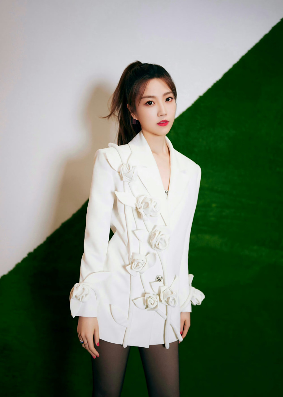 张纯烨  黑丝美腿  性感妖艳