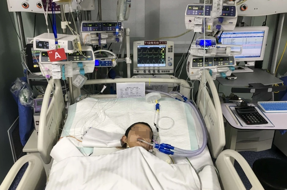 湖南小男孩肺炎住进icu,母亲撕心裂肺:怪我没注意小诊所的用药